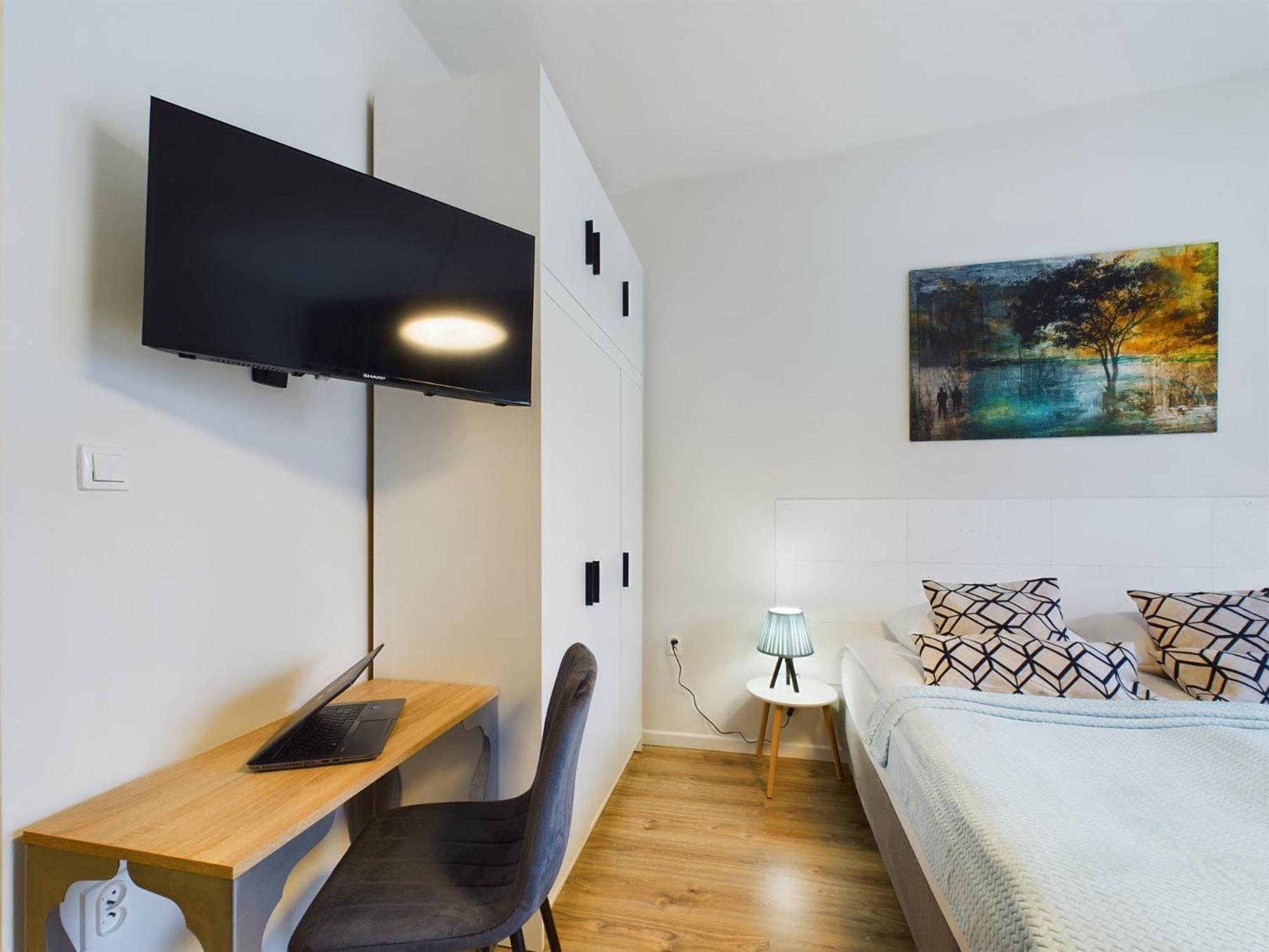 Aleja Jana Pawla Ii For 4 Guests With Air-conditioning By Renters Warszawa